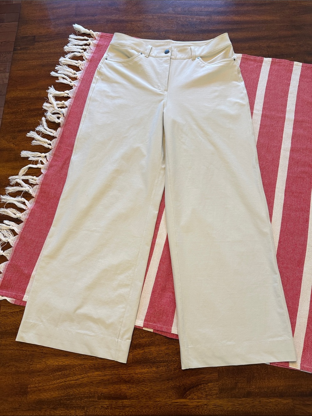 Lululemon Women’s City Sleek 5 Pocket HR Wide Leg 7/8 Bone Sz30